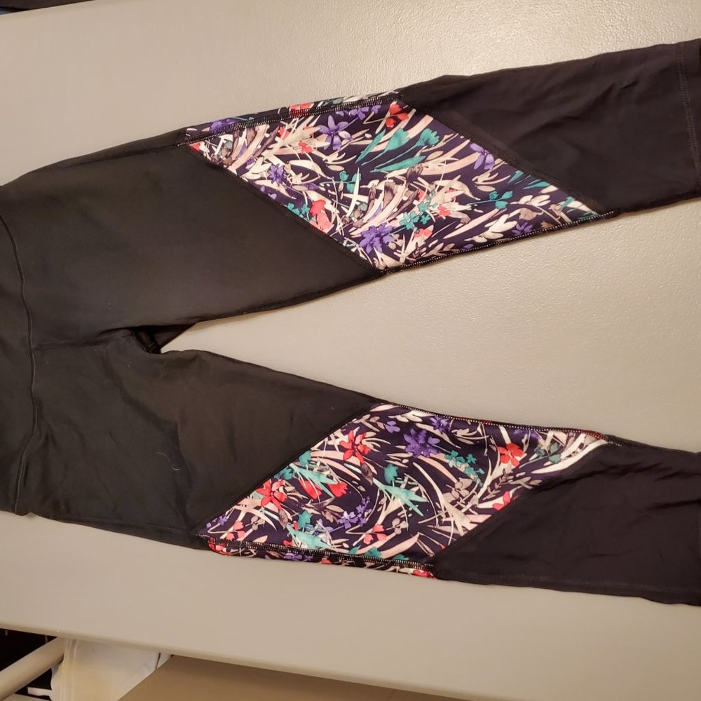 Fabletics Brogan Capris - Picture 2 of 3
